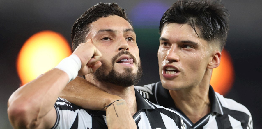 Botafogo goleia o Vasco com direito a 'olé' da torcida e se firma no G-6 do Brasileirão