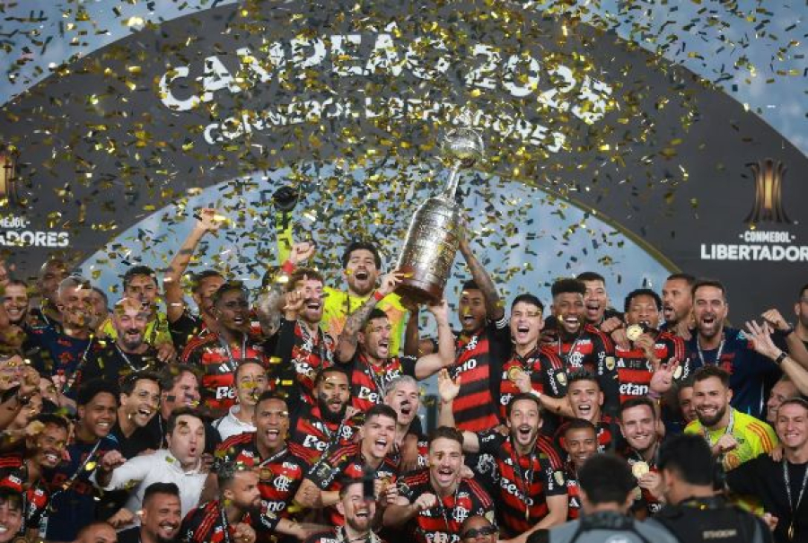 Com gol de Danilo, Flamengo vence o Palmeiras e é tetracampeão da Libertadores
