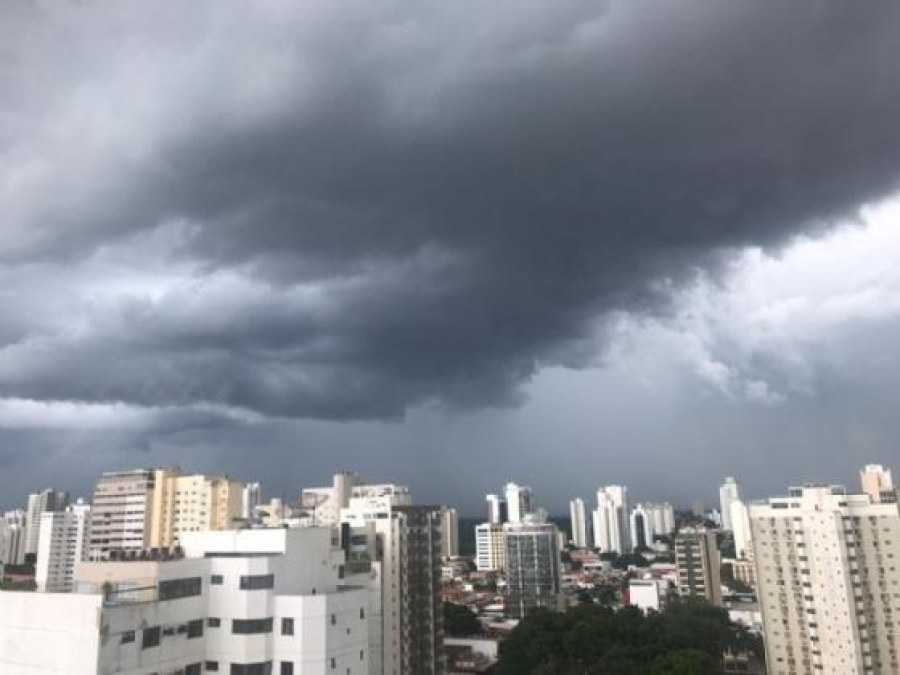 Inmet emite alerta de tempestades e ventos de até 100 km/h para Cuiabá e região neste fim de semana