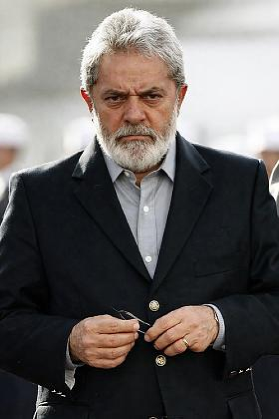 Lula aumenta impostos 27 vezes, bate recorde de arrecadação mas gera rombo histórico nas contas