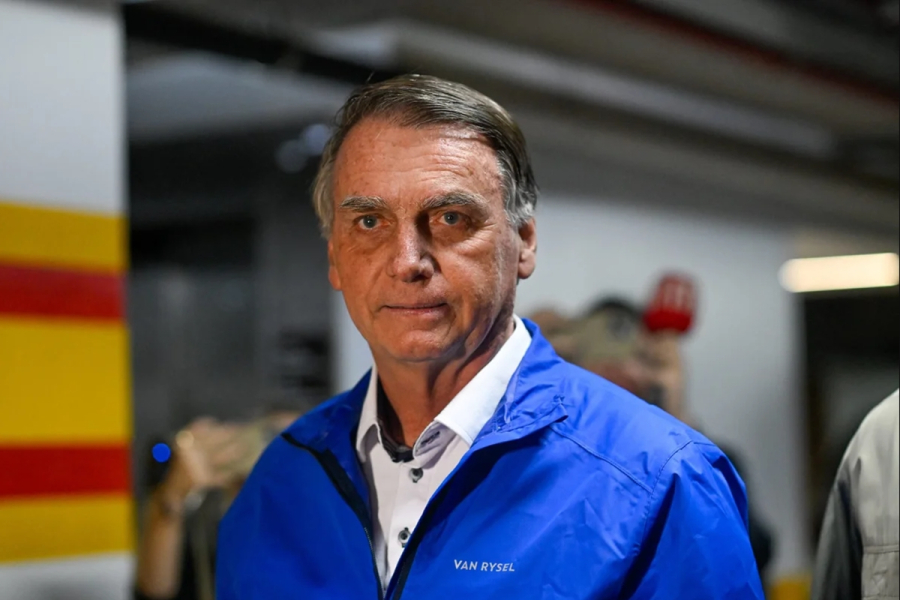 Bolsonaro é submetido a nova endoscopia na véspera do Ano-Novo