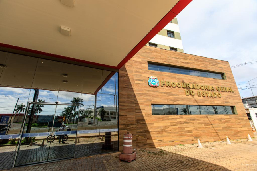 Governo de MT paga “vale-peru” de R$ 304 mil para procuradores do Estado