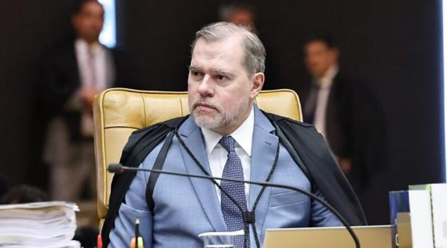 Senadores pedem impeachment de Toffoli