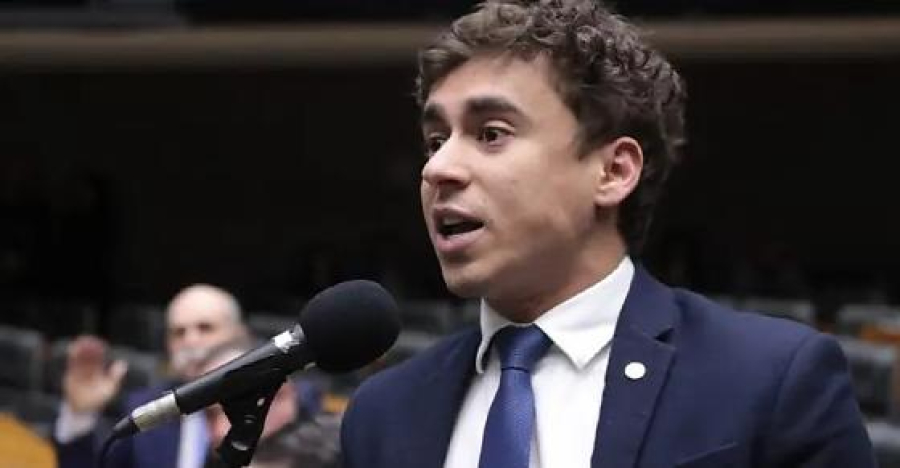 Padre nega comunhão a fiéis que apoiam Nikolas Ferreira; veja vídeo