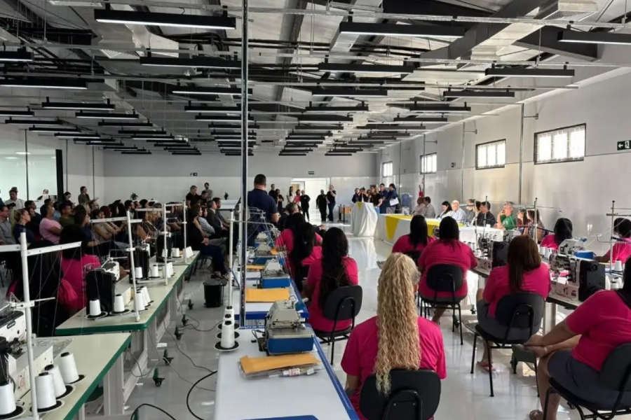 Nova fábrica dentro de penitenciária vai empregar 120 reeducandas em Cuiabá