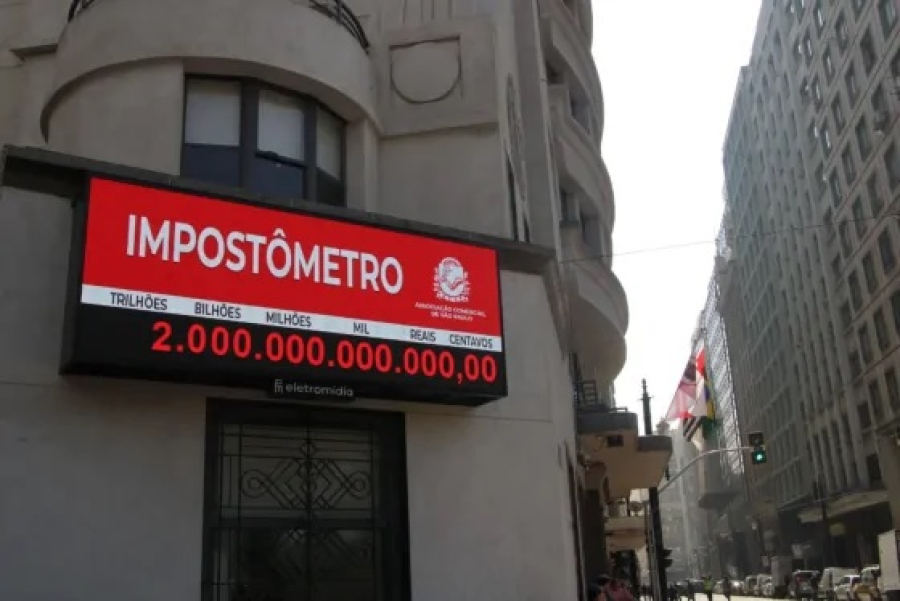 EXTORSÃO: Lula impõe carga tributária recorde e bate R$ 2 trilhões em impostos antes do meio do ano