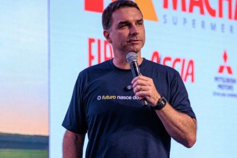 PL aponta ao TSE 57 perfis falsos contra Flávio Bolsonaro