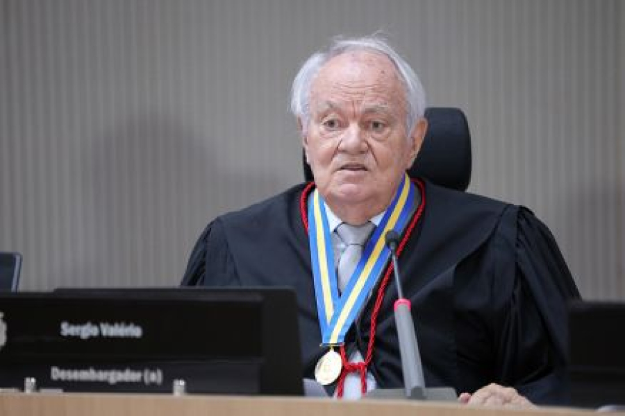 TJ-MT publica aposentadoria de desembargador; juiz de VG deve assumir