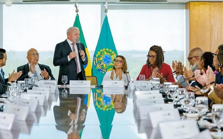 Lula volta a se comparar a Cristo e cita “sangue de Jesus” para explicar vermelho do PT