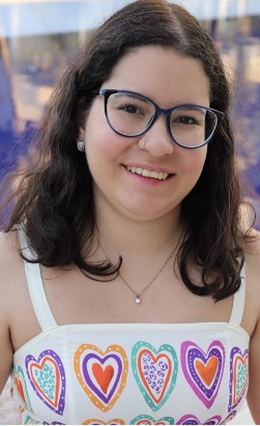 Conheça Juliana Carrara: artista cuiabana autista transforma cores e natureza em expressão artística